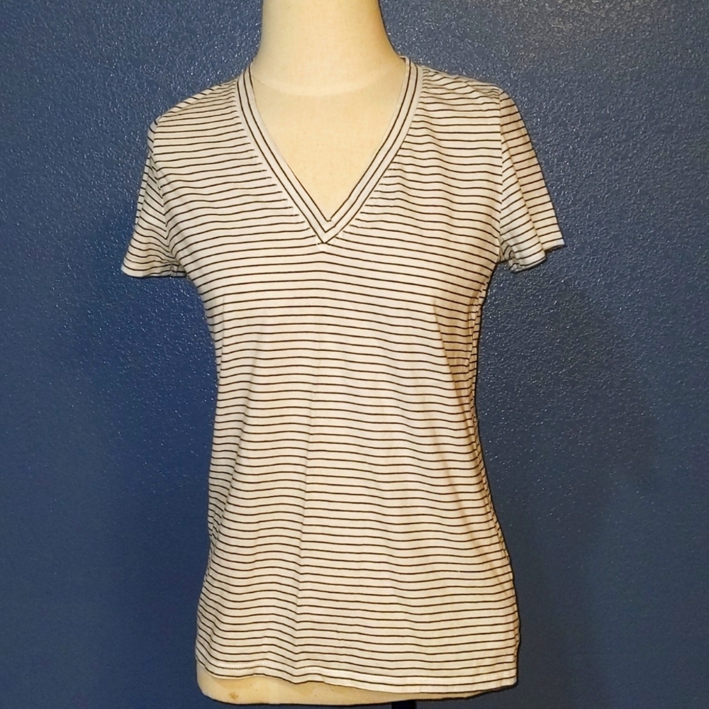 Striped v-neck tee